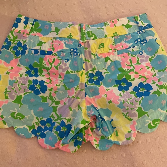 Lilly Pulitzer buttercup shorts - Picture 4 of 5